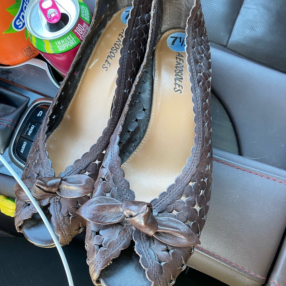 AEROSOLES Women's Brown Peep-Toe Heels